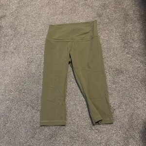 Green lululemon capri leggings